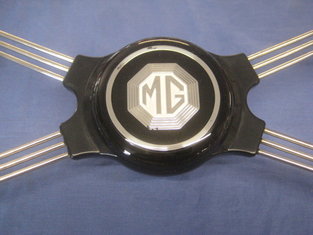 MGA ORIGIONAL STYLE SPOKED STEERING WHEEL AND BADGE AHH6003/4 - Image 2